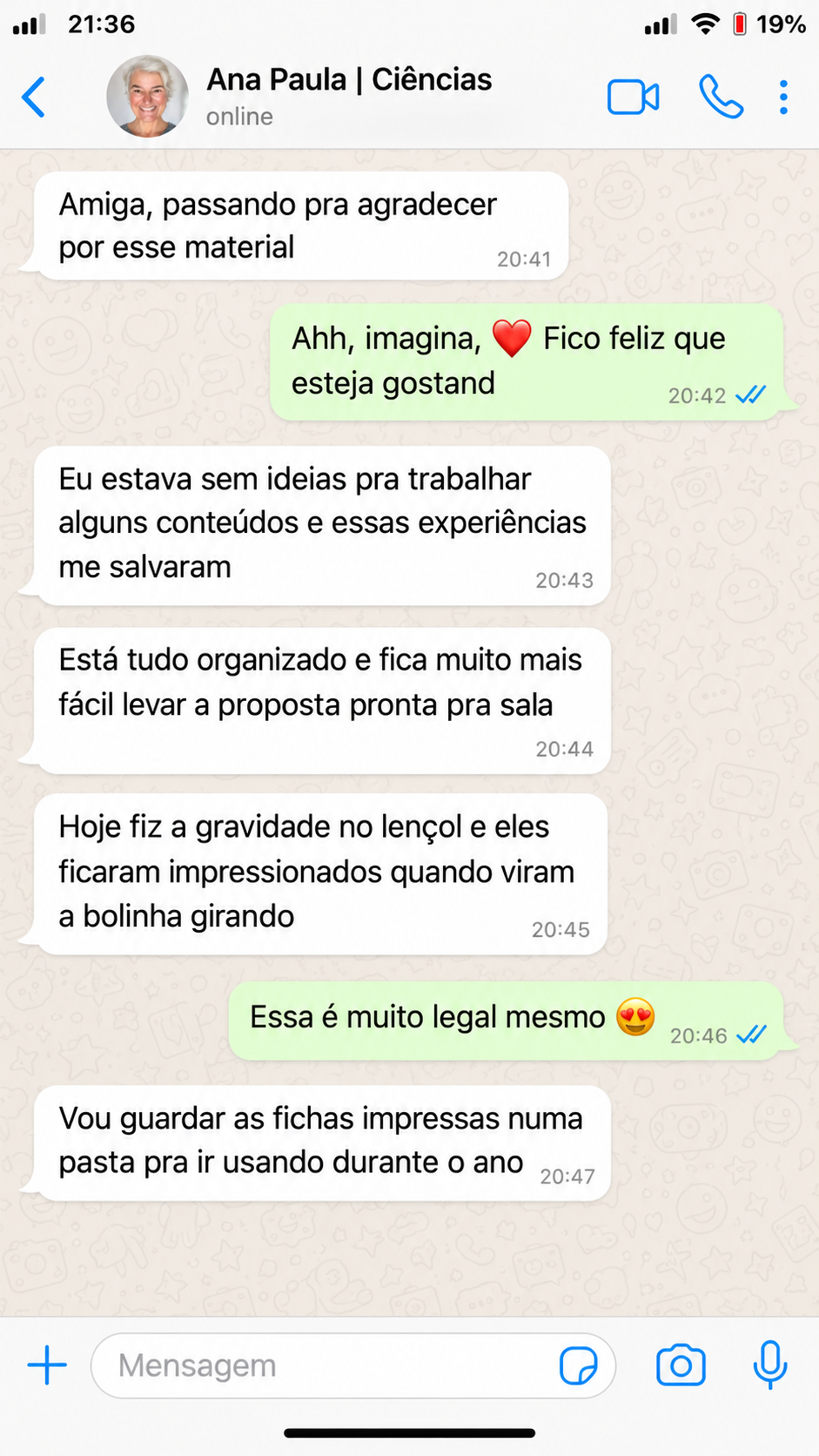 Conversa no WhatsApp com depoimento de professora